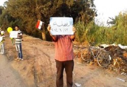 الدقهلية: سلسلة بشرية مسائية عند قرية ميت دمسيس - أجا