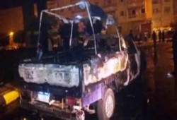 مجهولون يحرقون سيارتي شرطة في البحيرة