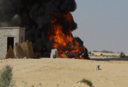 مليشيات الانقلاب تعتقل 8 افراد وتحرق 10 عشش خلال حملة امنية بالشيخ زويد