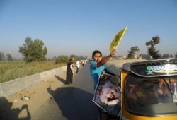 "أسقطوا النظام" سلاسل بشرية لثوار كفر صقر بالشرقية