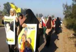 "أسقطوا النظام" ثوار قلين فى سلسلة بشرية إمتدت لمسافات طويلة على طريق قلين دسوق