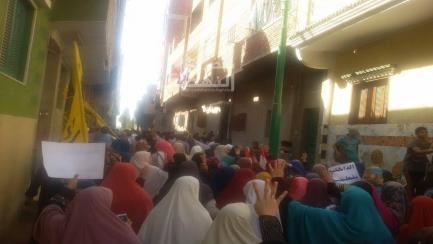 "أسقطوا النظام"ثوار أوسيم يتحدون تواجد قوات الأمن ويخرجون بمسيرتهم