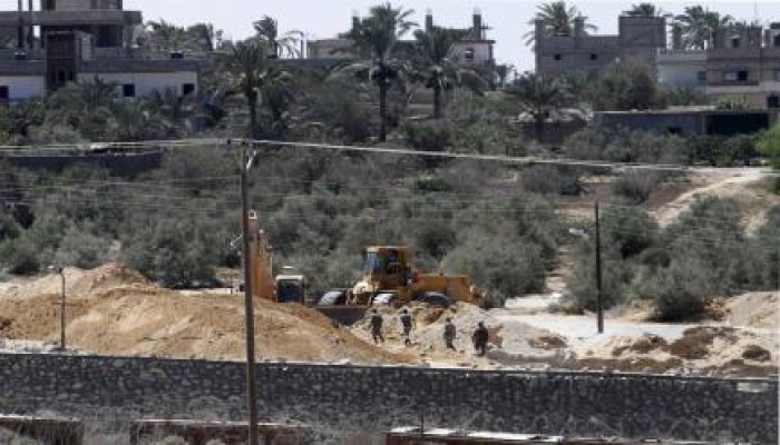 محافظ شمال سيناء يقرر عمل استبيان لاخلاء المنطقة الحدودية برفح من السكان