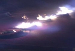 بالصور .. مجهولون يقطون طريق الكورنيش بمنطقة عزبة النخل بحلوان