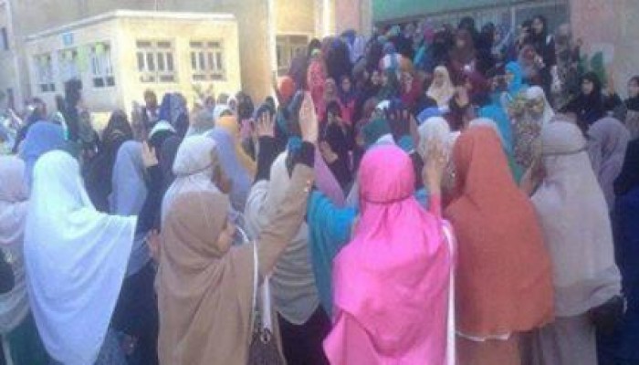 قوات أمن الانقلاب تقتحم الحرم الجامعي لبنات الأزهر