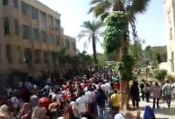 مسيرة لطلاب "آثار القاهرة" تطالب بإقالة العميد