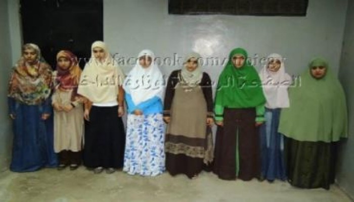 بعد قبضها على النساء بتهمة الإرهاب نشطاء: ""الداخلية" بتاعتنا رجالة أوي ع الحريم"