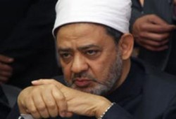شيخ العسكر يفرغ الأزهر من مضمونه.. ويدمج 4 مواد في كتاب واحد