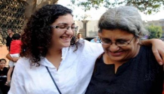 منى سيف ووالدتها يدخلان في إضراب كلي