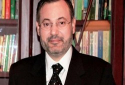 «الإنتربول» يرفض طلب الانقلاب بالقبض على أحمد منصور