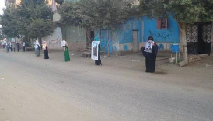 سلاسل بشرية في بلبيس شرقية رفضا للانقلاب