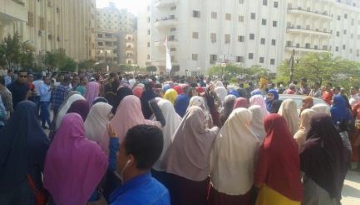 بالصور .. تظاهرة حاشدة لطلاب ضد الانقلاب بجامعة بني سويف تجوب الحرم الجامعي