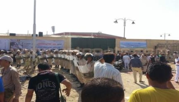 إصابة العشرات من أطفال وشباب السويس بعد اعتداء قوات الأمن على تجمع "ملتقى التوظيف"