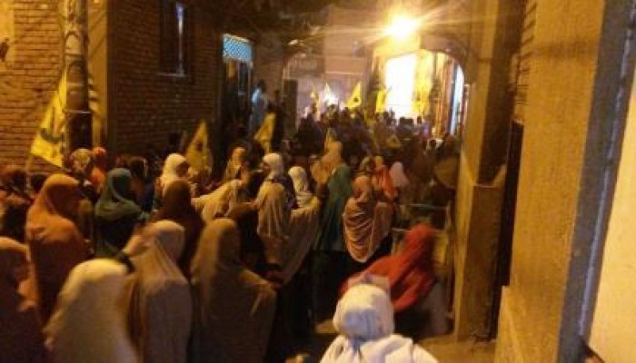 بالصور..تظاهرة ليلية بإشمنت تستنكر فصل طلاب جامعة بني سويف