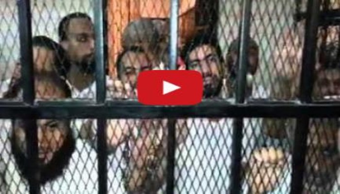بالفيديو : ثبات معتقلو الشرعية بأسوان وبشريات النصر تطل بوجوههم أثناء محاكماتهم