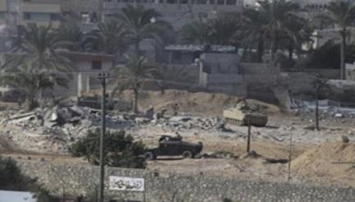 (بالصور) الجيش الانقلابى يبدأ إنشاء منطقة عازلة مع غزة