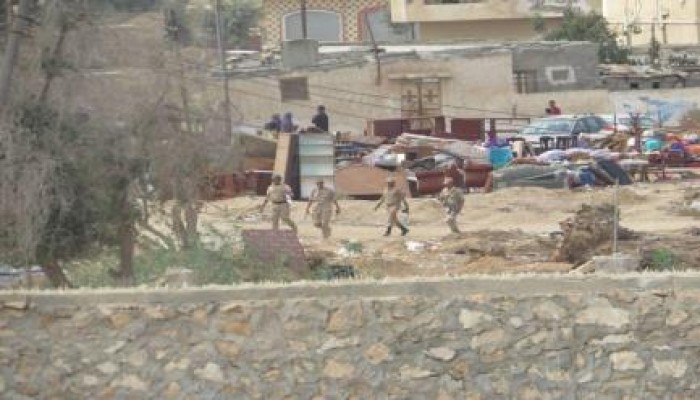 الانقلاب يشرد "250 أسرة" لإقامة "منطقة عازلة" مع غزة