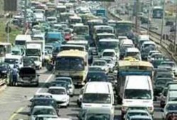 اختناق مروري بـطريق المحور