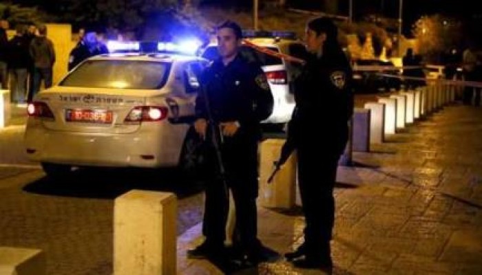 الاحتلال يعيد فتح الأقصى بعد يوم من التوتر