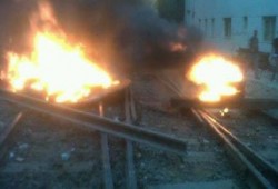 قطع السكة الحديد ببنى سويف احتجاجاً علي اعتقال طالبتين