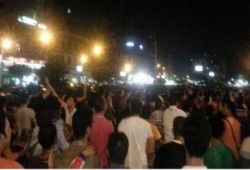 مظاهرة ليلية حاشدة رافضة للانقلاب على مدخل "ميدان التحرير"