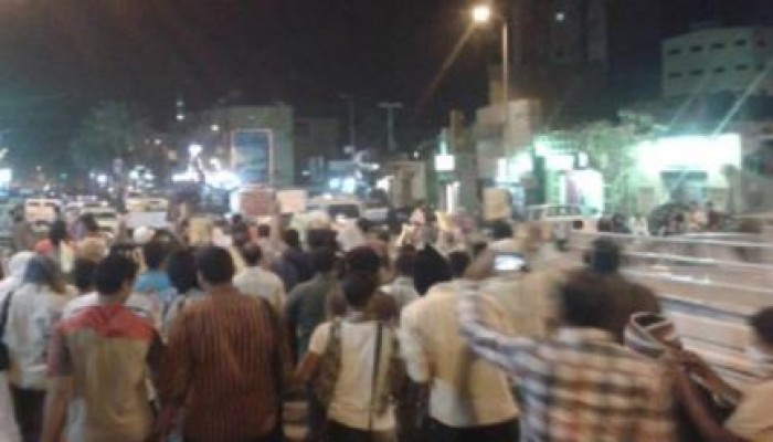 مسيرة بـ"أسوان" تهتف: "أهل سينا دول أهالينا.."