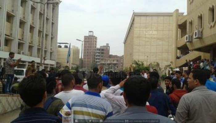طلاب ازهر فرع طنطا يتظاهرون بعد اختطاف طالبتين من الجامعة