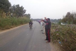 الغربية:  سلسلة بشرية على طريق بلاى السنطة