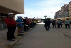 البحيرة : وقفة إحتجاجية لطلاب كلية الشريعة والقانون بدمنهور تنديدا بتهجير أهالى سيناء