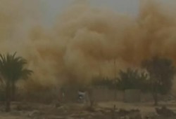 3 انفجارت للجيش تدمر 8 منازل لأهالي رفح