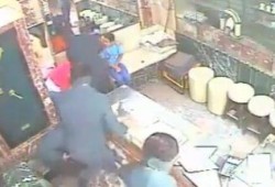فيديو صادم .. سرقة محل ذهب في ساعة الذروة ببلقاس .. والأمن (لا يوجد)
