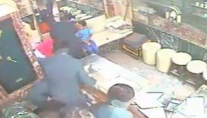 فيديو صادم .. سرقة محل ذهب في ساعة الذروة ببلقاس .. والأمن (لا يوجد)