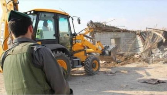 الاحتلال يهدم منازل عمرها أكثر من 100 عام بالضفة