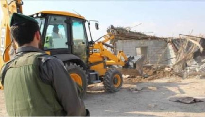الاحتلال يهدم منازل عمرها أكثر من 100 عام بالضفة