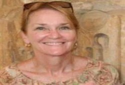 فضيحة.. سائحة أسترالية السماسرة يبيعون التذاكر بثلاثة أضعاف السعر بمحطة قطارات أسوان