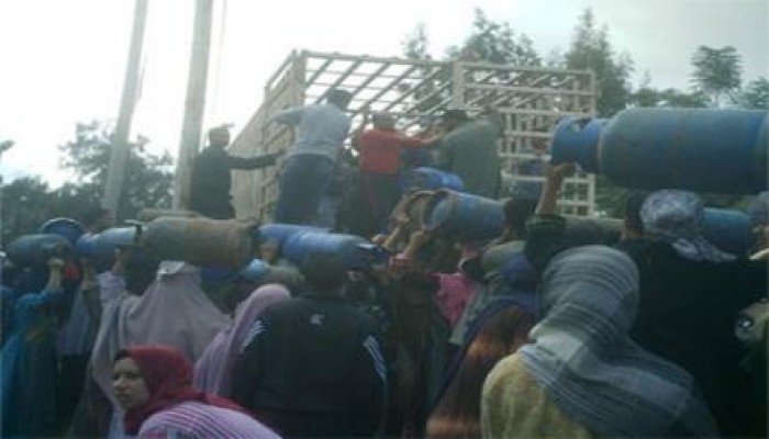 طوابير ومشاجرات أمام مستودعات المنوفية لنقص أسطوانات البوتاجاز