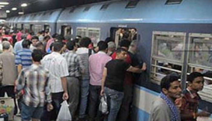 ذعر بين ركاب مترو سرايا القبة بسبب الاشتباه في كرتونة