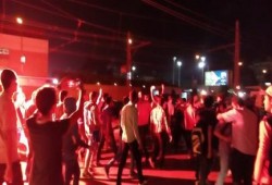 بالصور ..الطلاب يتظاهرون في محيط قصر الاتحادية تضامناً مع الرئيس مرسي والعسكر يصاب بالجنون