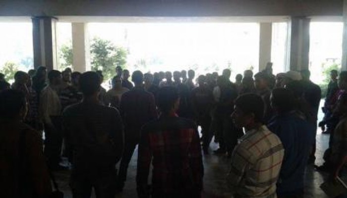 بالصور ..طلاب  ضد الانقلاب أزهر أسيوط ينتفضون في ذكري أول اعتداء من قوات الامن علي الجامعة