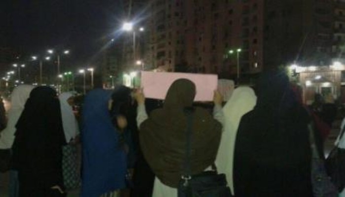 بالصور.. حرائر الأزهر يتظاهرن في أحد ميادين أسيوط للتنديد بجرائم الانقلاب