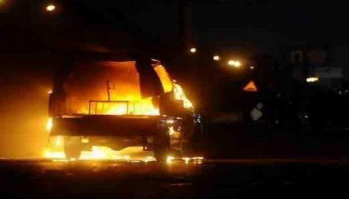 مجهولون يحرقون سيارة شرطة بأكتوبر