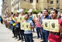 سلاسل بشرية رافضة للانقلاب في أجا دقهلية