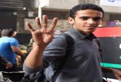 الانقلاب يجبر عبد الرحمن أسامة  على تصوير مقطع فيديو يظهره يقف في وسط أحراز ملفقة