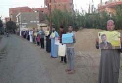 سلسلة بشرية بـ "ميت غمر" مناهضة للإنقلاب العسكري