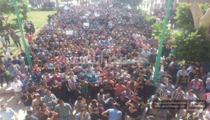 ثورة طلابية بجامعة سوهاج تطالب بإقالة رئيس الجامعة