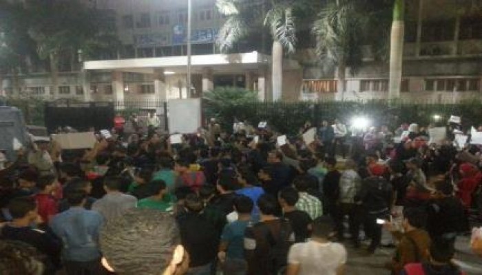 اهالى ضحايا اتوبيس الموت يقطعون طريق عبدالسلام الشاذلى امام مبنى محافظة البحيرة