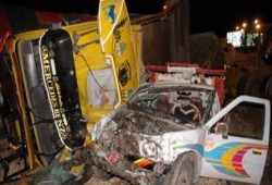 عهد السفاح مصرع واصابة 5 فى تصادم 3 سيارات اعلى الدائرى