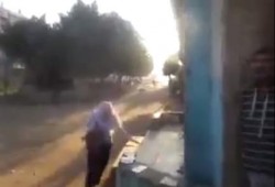 بالفيديو .. ميليشيات السيسي تطلق وابل من الرصاص على أهالي وطلاب الميمون