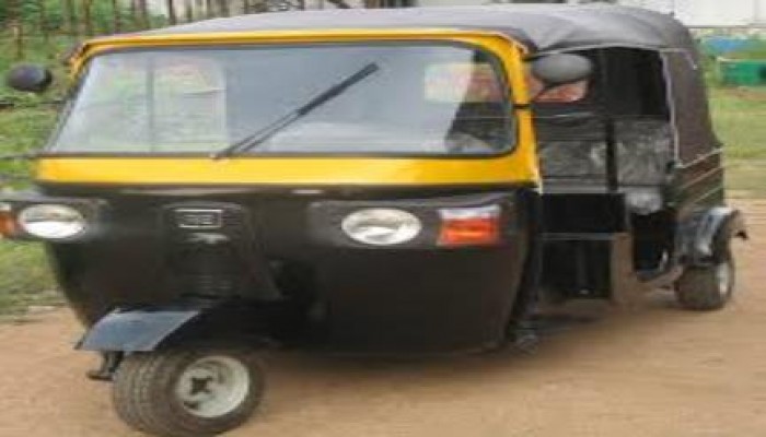 القضاء الإداري يخرب بيت السائقين ويمنع استيراد «التوك توك» لمصر