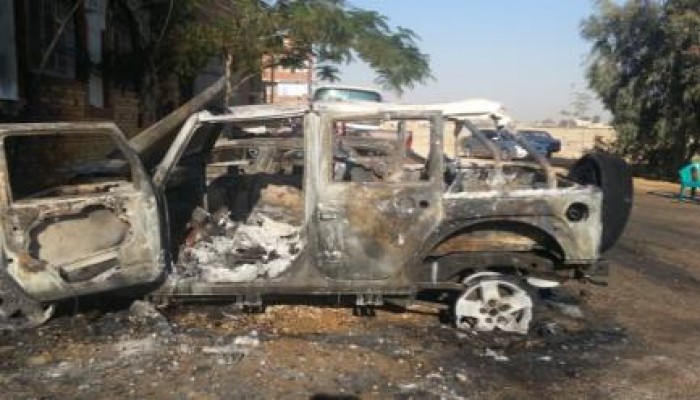 بالصور .. مجهولون يحرقون ثلاث سيارات لرئيس مباحث التهرب الضريبي بالسويس
